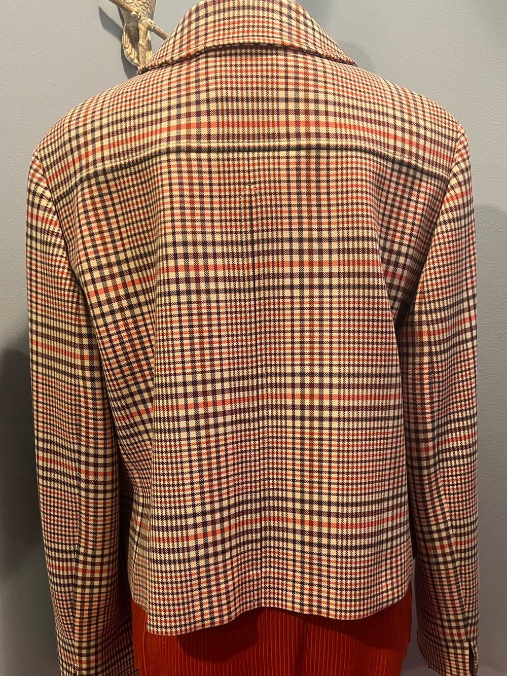 Akris Punto Plaid Cropped Jacket Blazer in colors Fuji-Sand-Wave - Picture 6 of 16